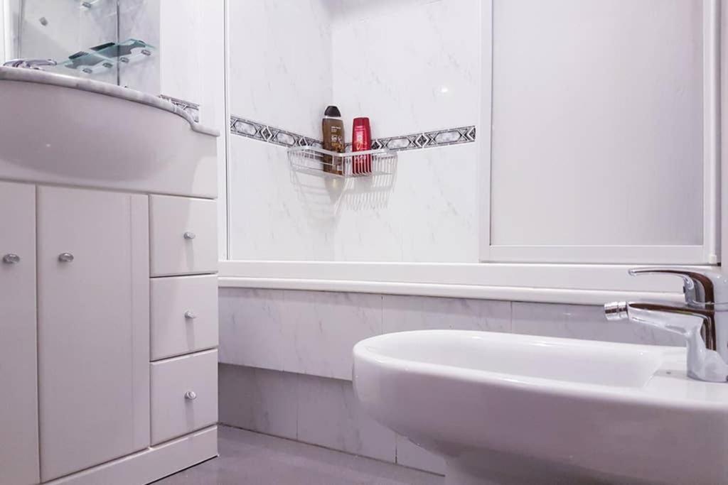 Apartamento completo con parking privado y WiFi en San Roque Vigo Exterior foto
